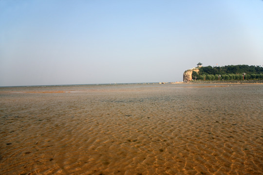 北戴河鸽子窝公园 清澈的海水