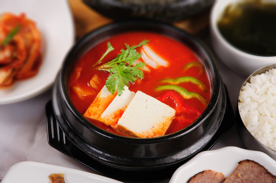 韩国料理-豆腐汤