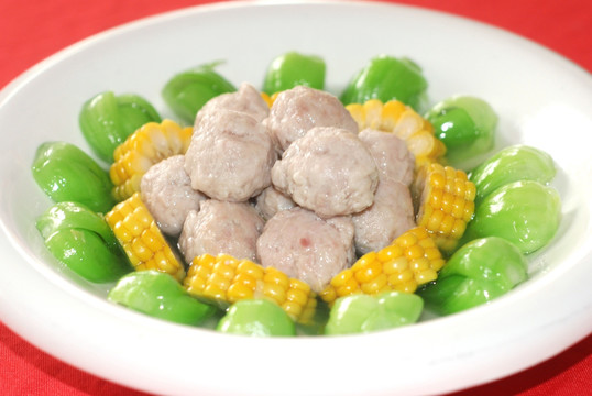 青菜肉圆炖玉米