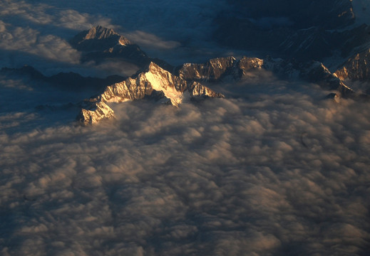 云上雪山