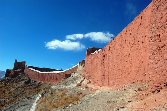 白居寺的红墙