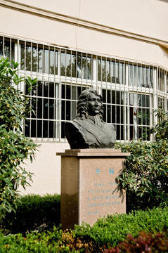 校园雕塑 牛顿
