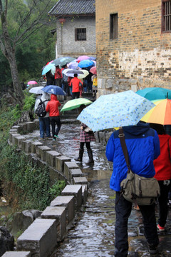 雨中行走