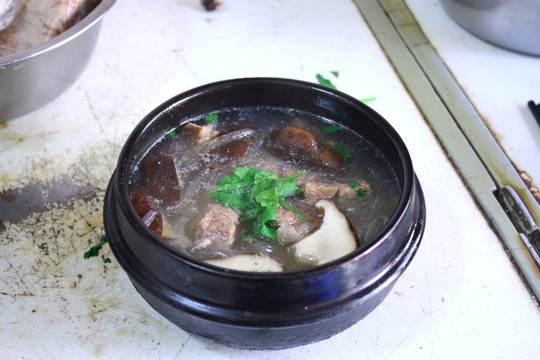 砂锅 香菇牛肉