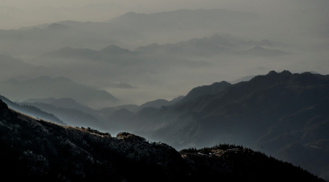 山峦美景