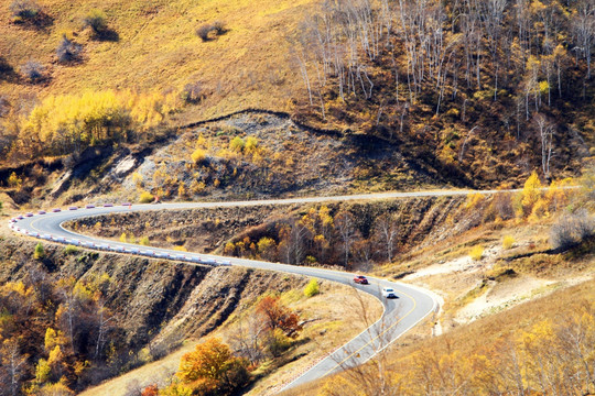 乌兰布统 曲折山路