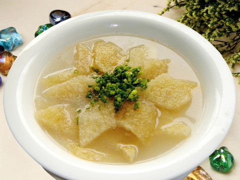 金汤炖肉皮