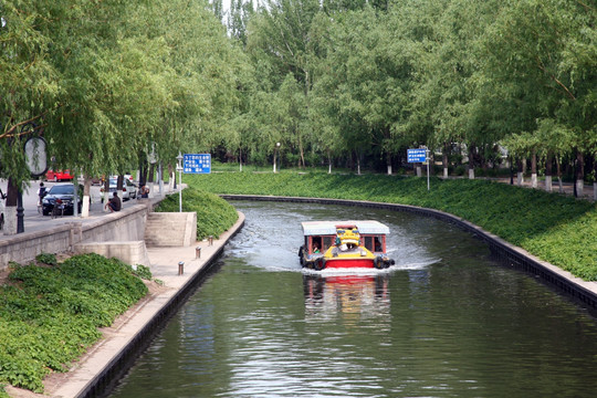 转河风光