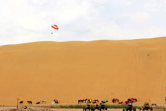 沙漠跳伞