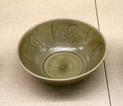瓷碗