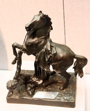 铸铁雕塑驯马