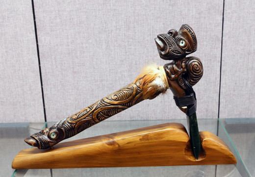 新西兰毛利族木雕柄石斧