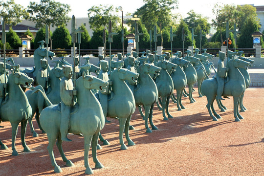 甘肃武威 铜骑兵马队雕塑群