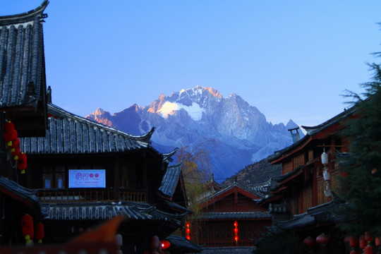 雪山夕照