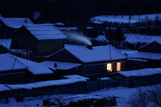 雪乡人家夜色美