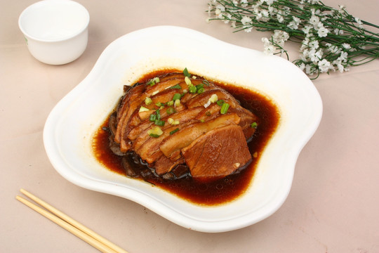 黄蘑扣肉
