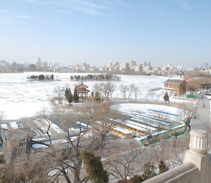 水上雪景