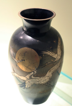 侵华日军战败后遗留下的花瓶
