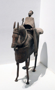 马上的国王 非洲雕刻