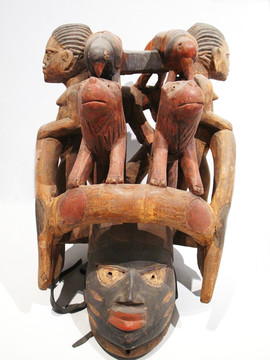 人兽顶彩色盔式面具 非洲雕刻