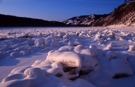 冰封额尔古纳河