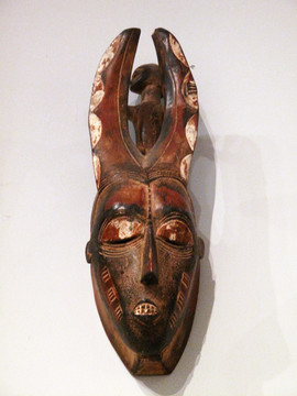 双角彩绘面具 非洲雕刻