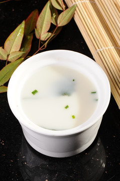 鱼奶豆瓣汤