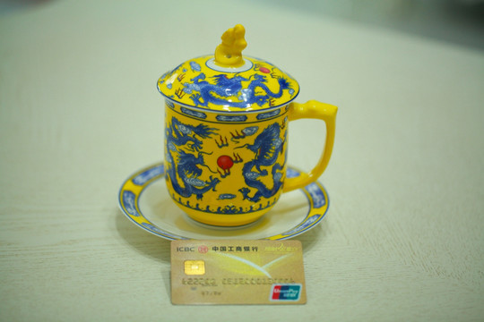 茶杯与信用卡