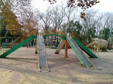 滑滑梯