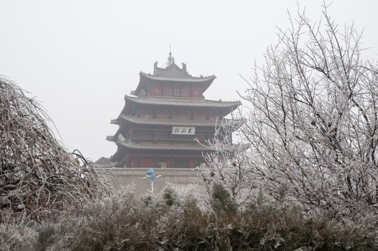 雾锁光岳楼