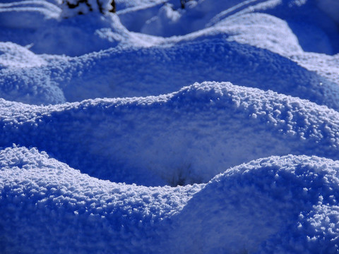 优美线条的雪包