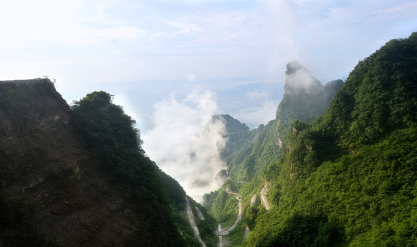 张家界天门山盘山路