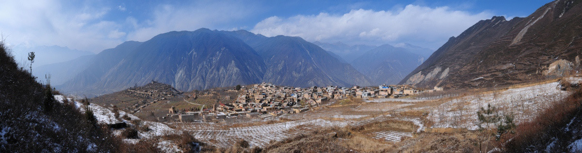 汶川萝卜寨瑞雪风光全景图