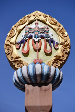 甘堡藏寨 藏八宝 彩绘 浮雕