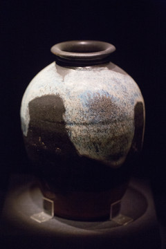 花瓷罐