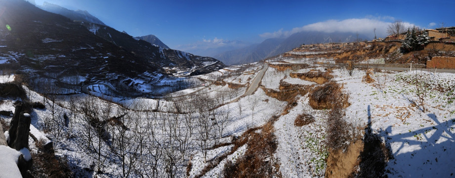 汶川萝卜寨田园瑞雪全景图