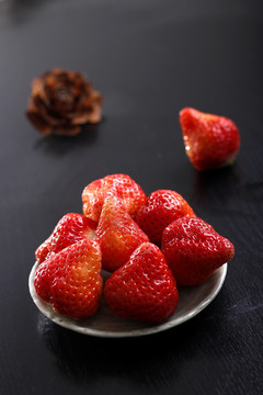 冬草莓与松干花