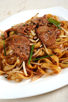 牛肉炒河粉