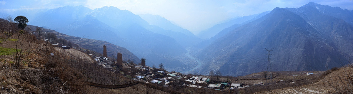 汶川布瓦羌寨全景图