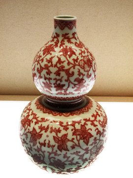 折枝花果纹葫芦瓶