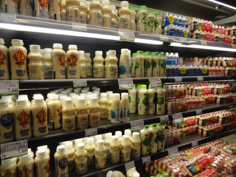 超市展示牛奶专柜
