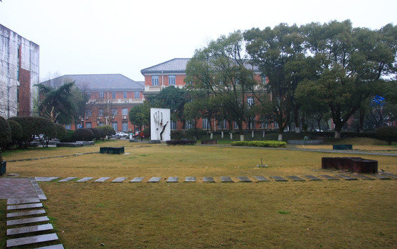 湖南大学