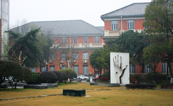 湖南大学