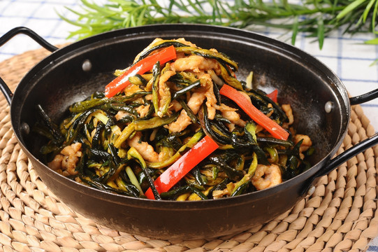 干锅黄瓜条炒肉丝
