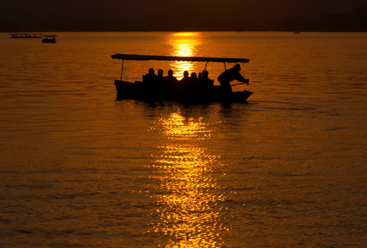 西湖的夕阳