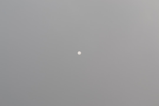 雾霾中的太阳