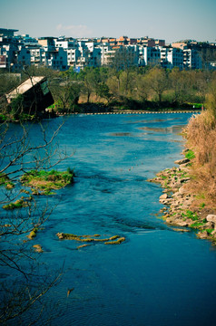 立春的小河