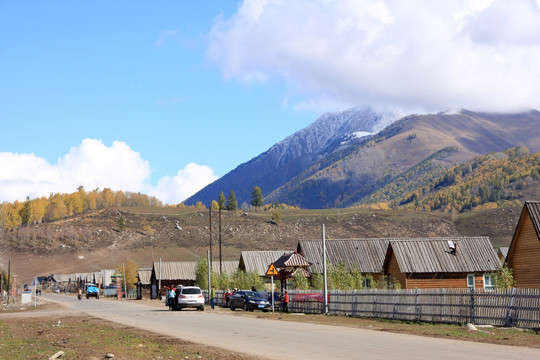 新疆风光 图佤族村落