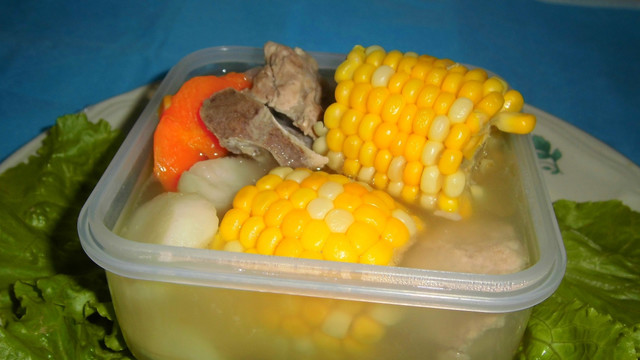 玉米红萝卜马蹄煲猪骨汤