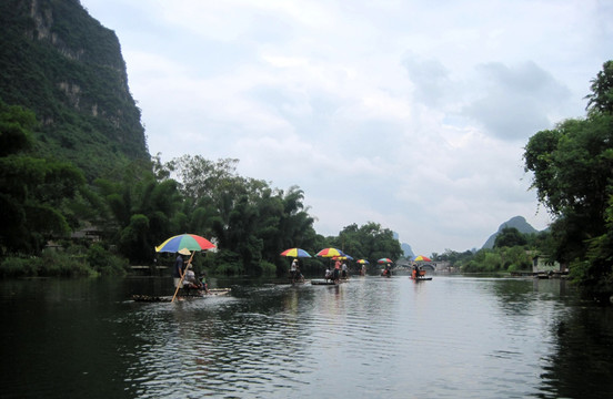 小河竹筏漂流